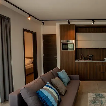 Central Deluxe *