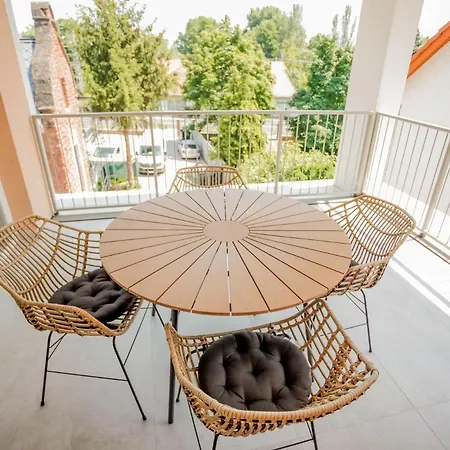 Central Deluxe Apartment *