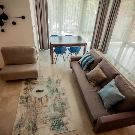 Central Deluxe Apartment Balatonalmadi