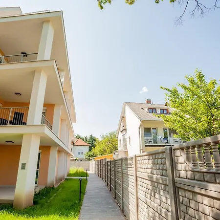 Central Deluxe Balatonalmadi